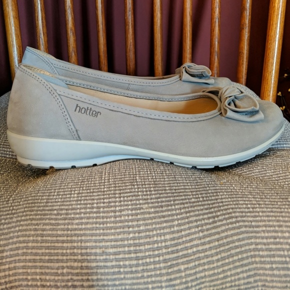 Gray flats - Picture 2 of 5